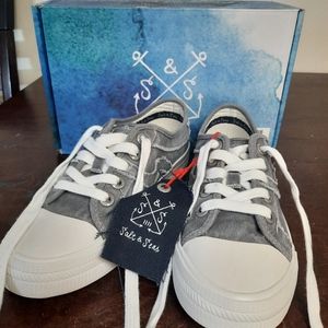 Women's canvas fashion sneakers, low cut